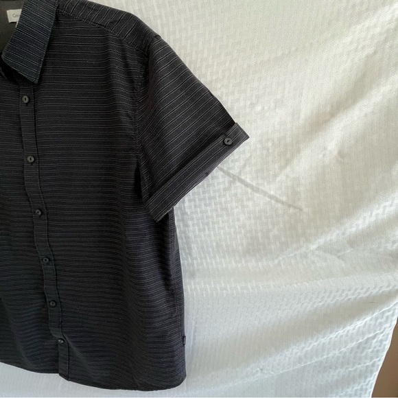 Calvin Klein Short Sleeve Button Up Shirt Black Stripe Button Sleeves Size Large - Picture 6 of 12